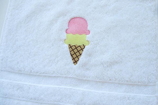 Broderie sur essuie-main avec la Janome MC500e