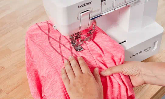 Comment utiliser une recouvreuse et ses accessoires : notre guide pratique pour les débutants Comment utiliser une recouvreuse et ses accessoires : notre guide pratique pour les débutants